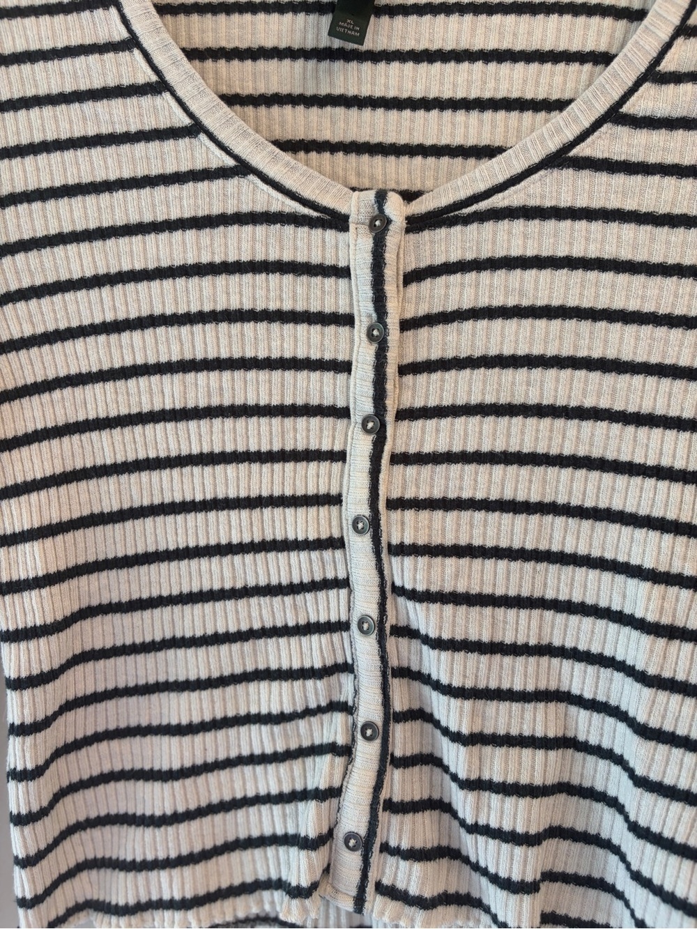 Striped Ribbed Button-Front Crop Top - White/Deep gray - Picture 3 of 5